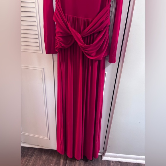 Club London ESTRELLA Red High-Neck Maxi Dress With Ruched Detailing - Picture 8 of 16